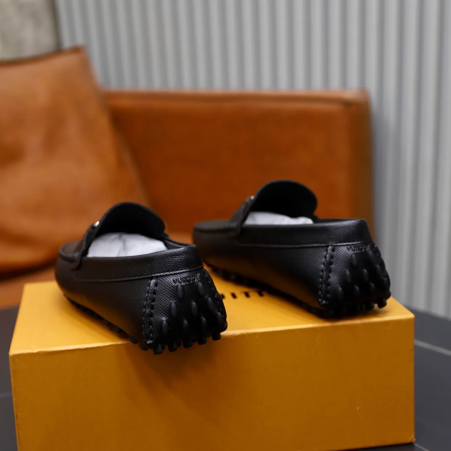 Ex-factory price: 480💰【LV】Louis Vuitton ⚠️High-end men’s driving and pedal series ⚠️38-44 (customized for 45) ⚠️All original cowhide leather! Thick and soft! Made entirely of calfskin lining! The latest non-slip beanie sole! Three-dimensional package technology! Fashionable and classic! Handicrafts! Original high quality! Feel free to compare!